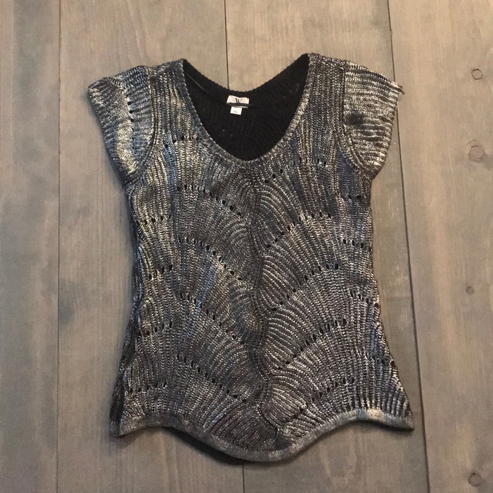 Short sleeve sweater